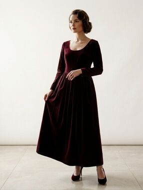 Suttles & Seawinds Velvet Burgundy Maxi Dress Vintage Like New